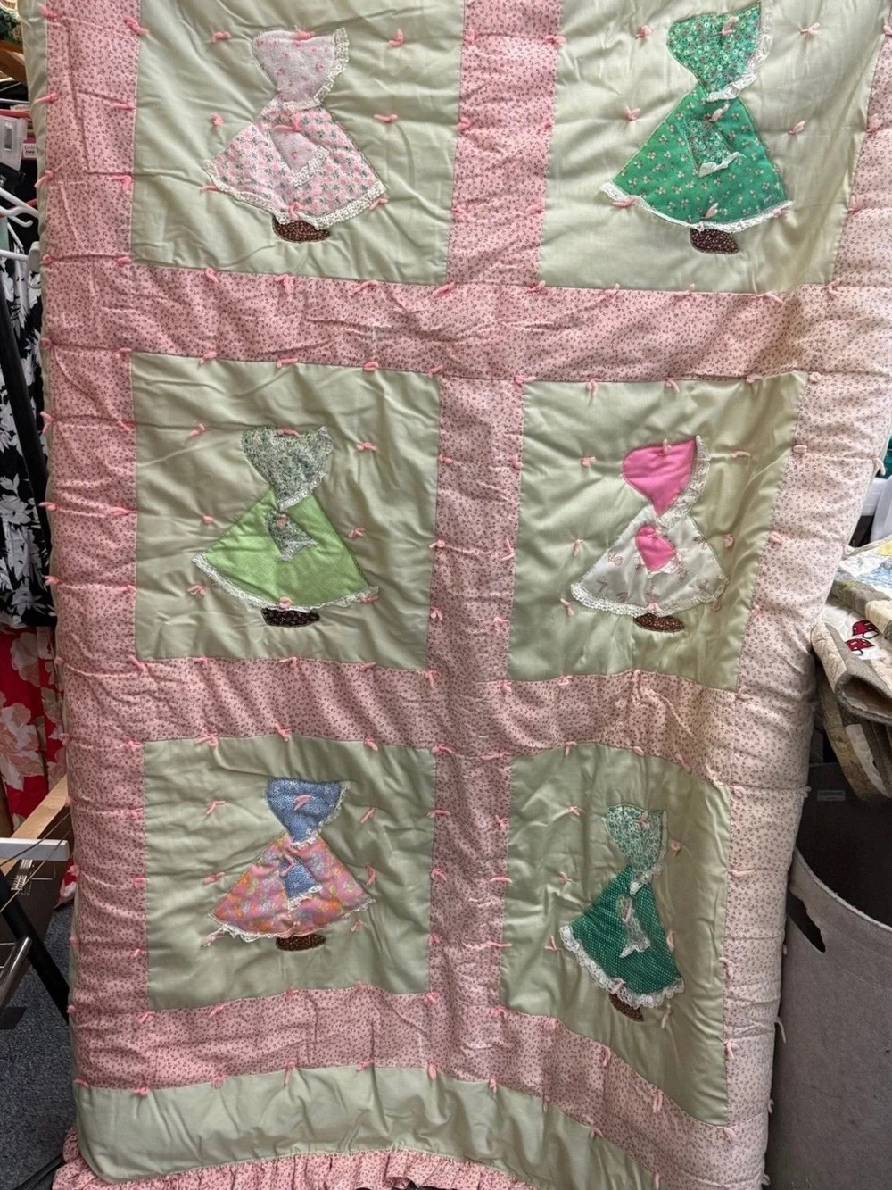 Sunbonnet Sue Patchwork Quilt - Pink & Sage Green